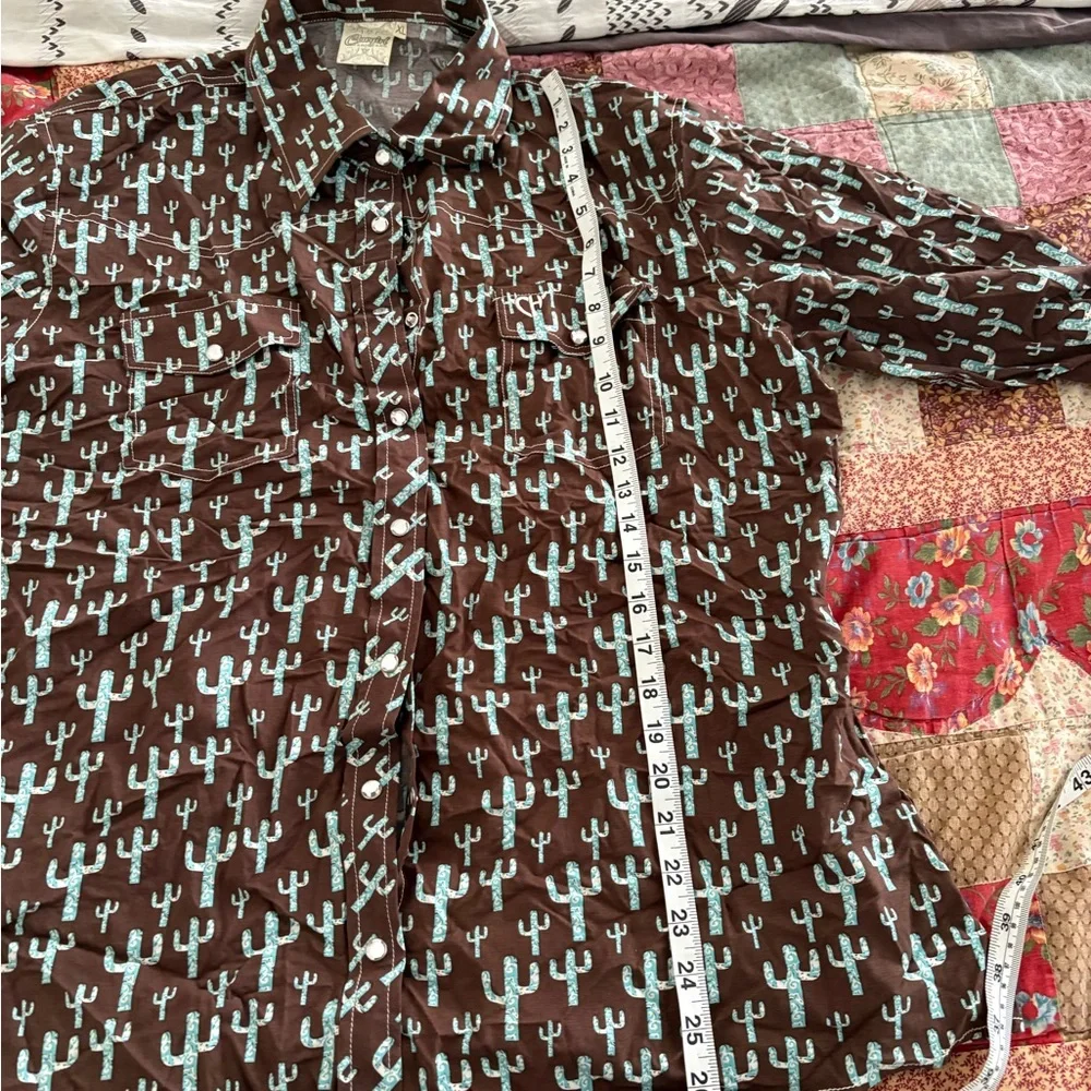 Cowgirl hardware women’s extra  large Brown Shirt with Cactus Print - Picture 3 of 9